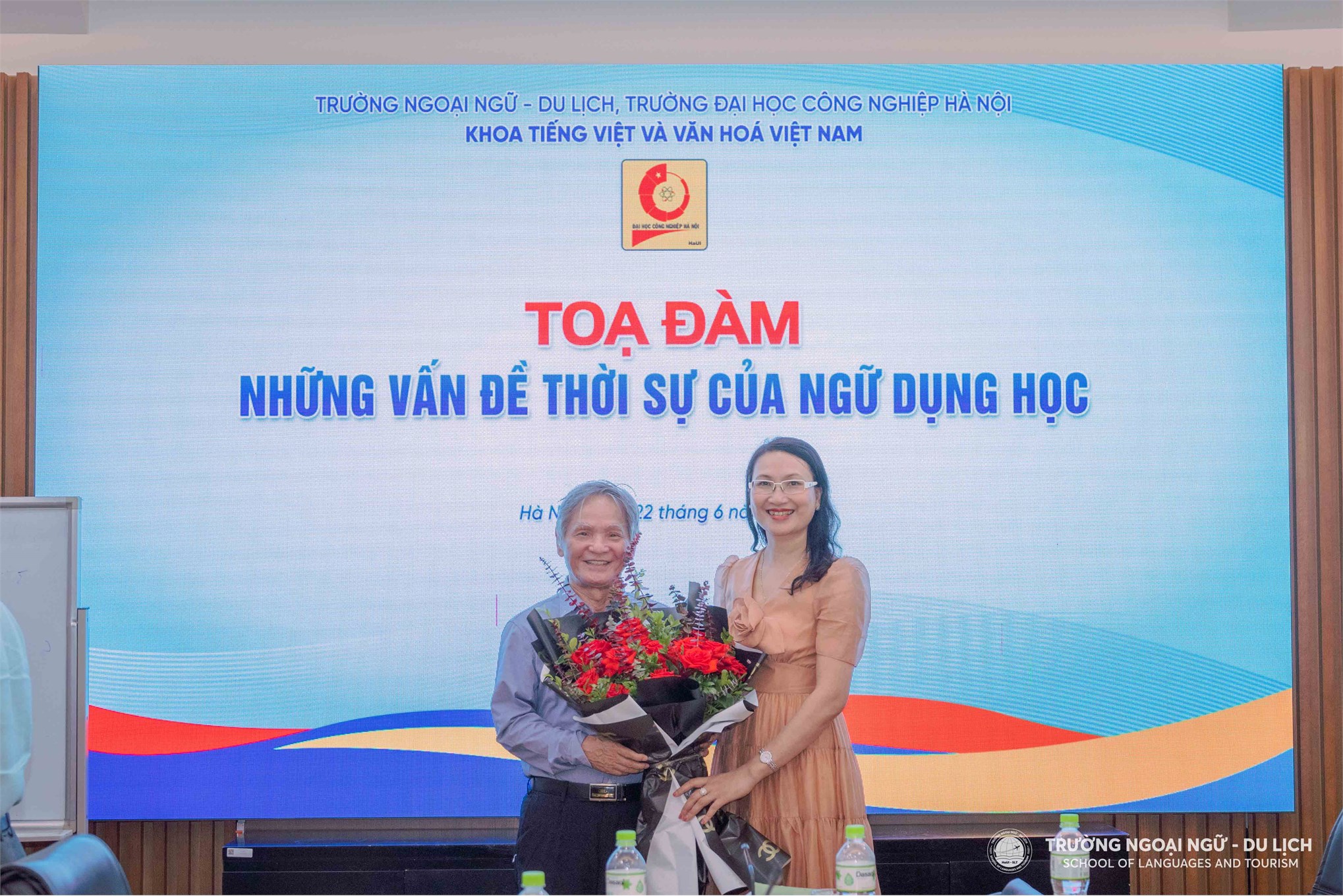 Sáng ngày 22/6/2023, Khoa Tiếng Việt và Văn hoá Việt Nam, Trường Ngoại ngữ - Du lịch, Trường Đại học Công nghiệp Hà Nội tổ chức toạ đàm với chủ đề “Những vấn đề thời sự của Ngữ dụng học”.