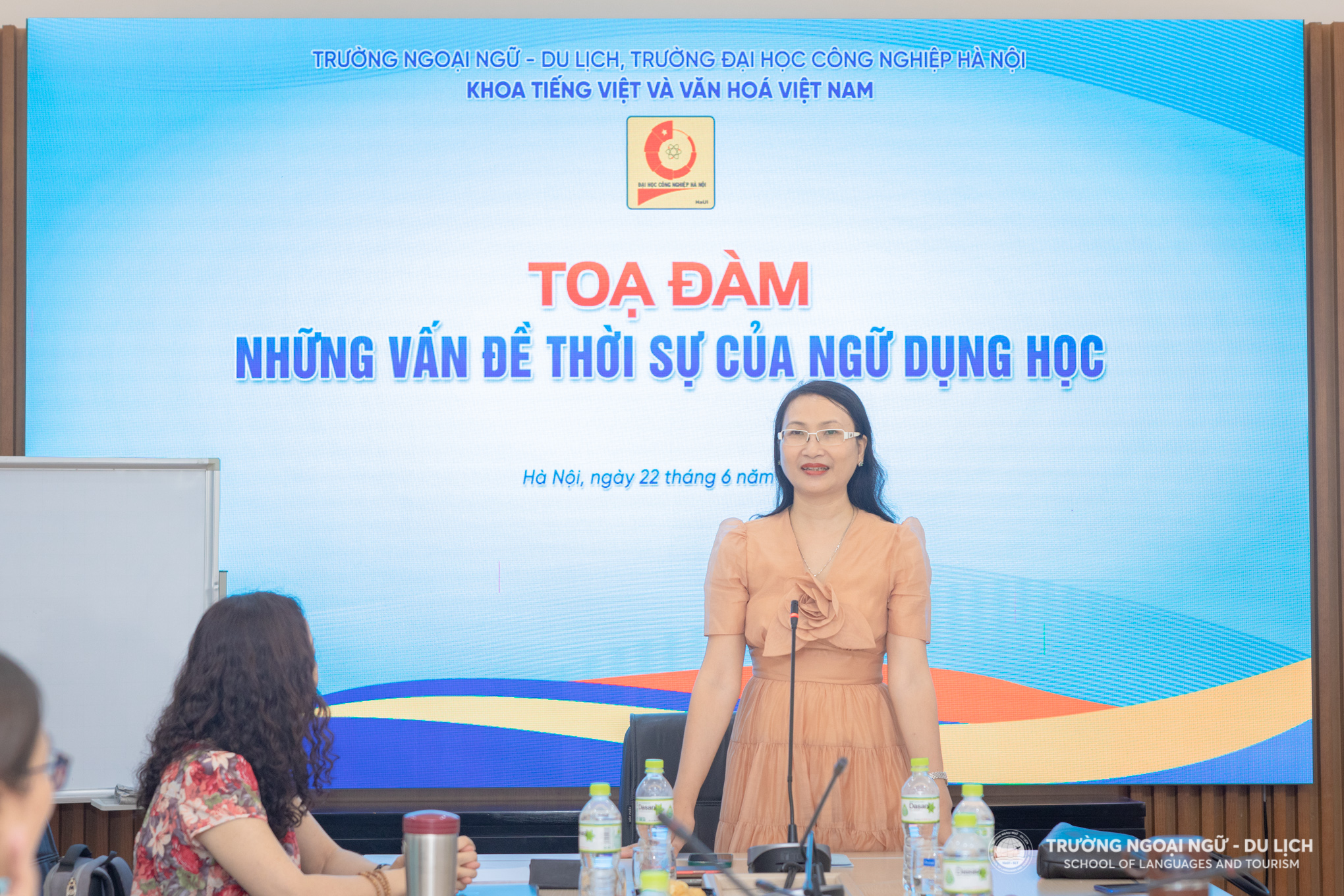 Toạ đàm với chủ đề “Những vấn đề thời sự của Ngữ dụng học”