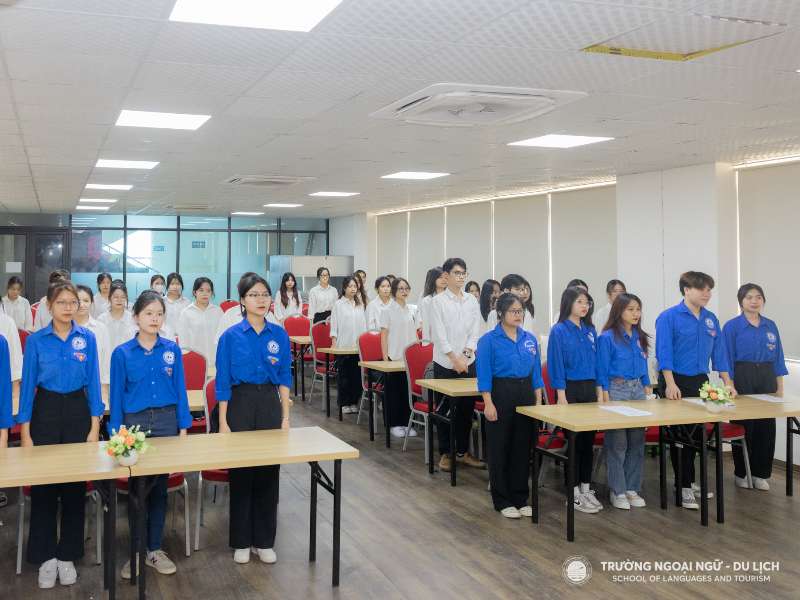 Tuổi trẻ Trường Ngoại ngữ - Du lịch, Trường Đại học Công nghiệp Hà Nội tưng bừng phấn khởi trong không khí đại hội Chi đoàn các lớp