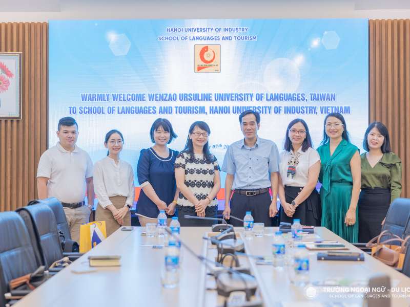 Trường Ngoại ngữ - Du lịch và Trường Đại học Ngoại ngữ Văn Tảo trao đổi nhằm tăng cường mối quan hệ hợp tác song phương
