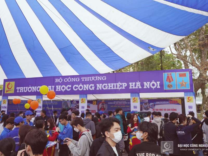 Nếu xét bằng điểm thi tốt nghiệp, ngành Ngôn ngữ Hàn Quốc thi khối (tổ hợp môn) nào?