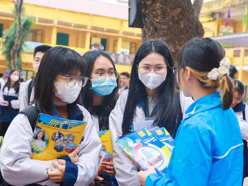 Trường nào xét tuyển học bạ ngành Quản trị dịch vụ Du lịch và lữ hành?