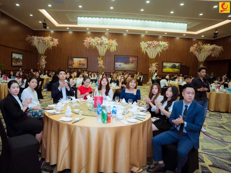 Nếu xét bằng điểm thi tốt nghiệp, ngành Quản trị khách sạn thi khối (tổ hợp) nào?