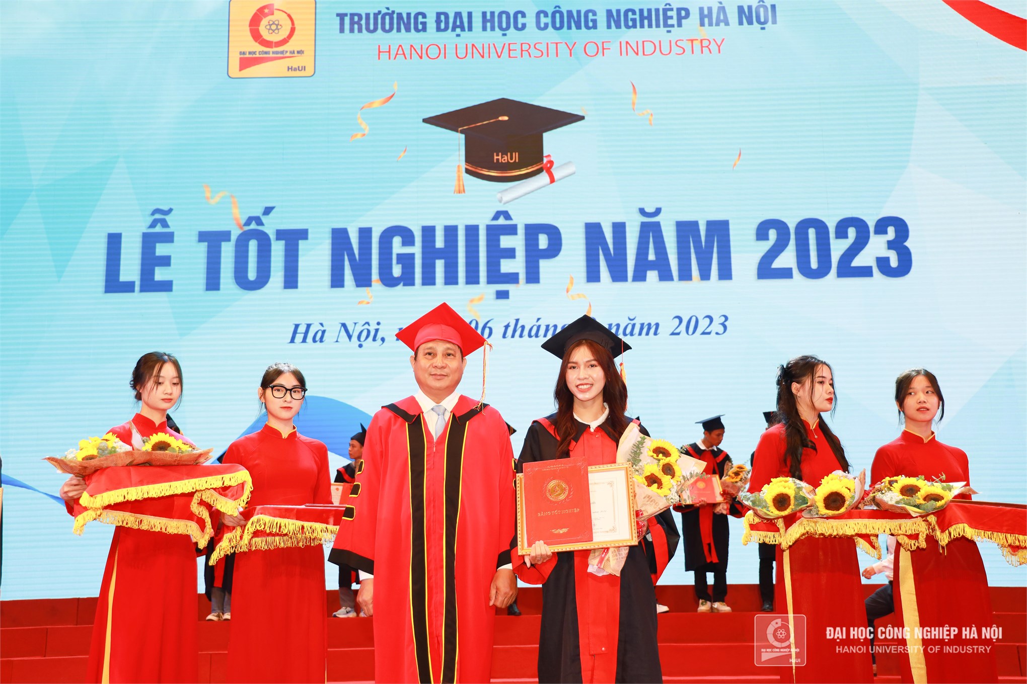 Gần 5.000 tân thạc sĩ, kỹ sư, cử nhân Trường Đại học Công nghiệp Hà Nội rạng rỡ trong ngày tốt nghiệp