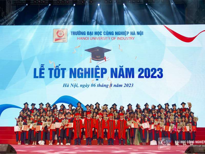Gần 5.000 tân thạc sĩ, kỹ sư, cử nhân Trường Đại học Công nghiệp Hà Nội rạng rỡ trong ngày tốt nghiệp