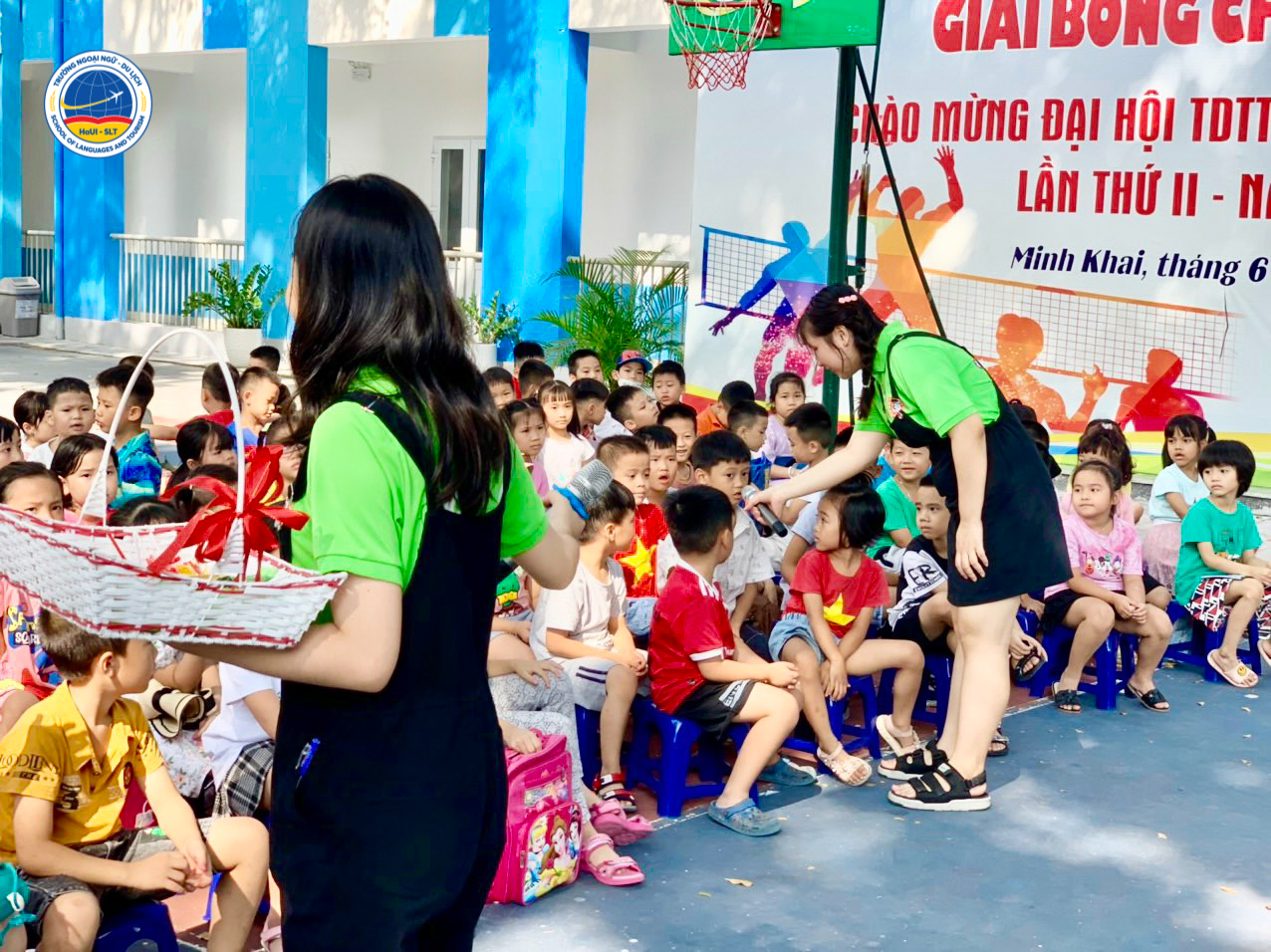 Búp măng hội nhập: Công trình thanh niên của tuổi trẻ Trường Ngoại ngữ - Du lịch dành cho trẻ em trên địa bàn phường Minh Khai