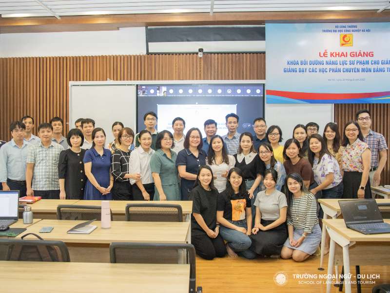 Khai giảng Khóa Bồi dưỡng năng lực sư phạm cho giảng viên giảng dạy chuyên môn bằng tiếng Anh của các trường Đại học và Cao đẳng thuộc Bộ Công Thương