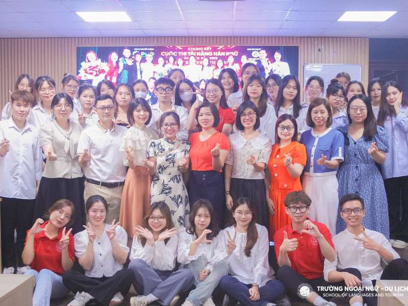 Hội nghị Hiệp thương Câu lạc bộ tiếng Trung C2 Trường Ngoại ngữ - Du lịch