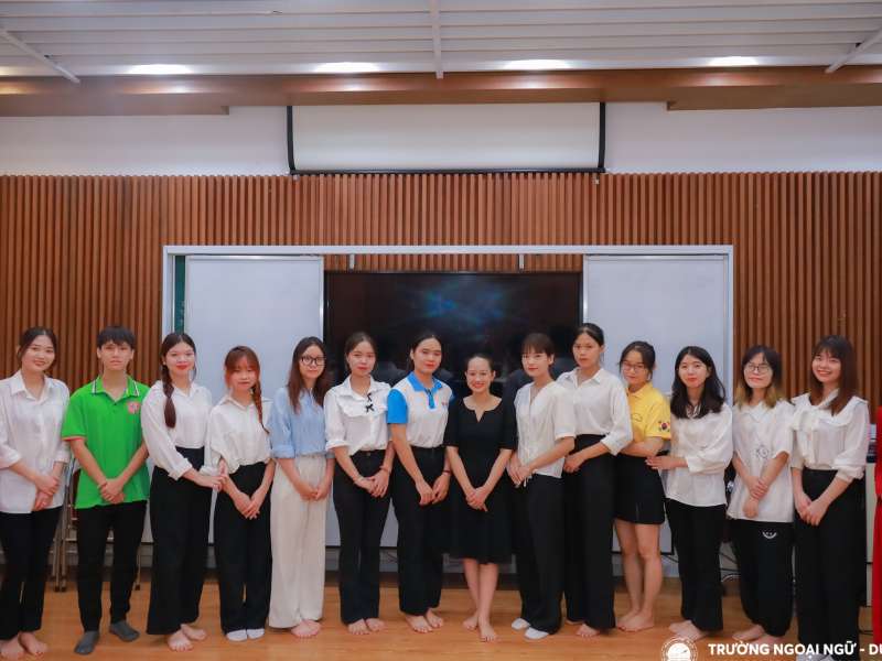 Hội nghị Hiệp thương Câu lạc bộ Lễ tân Trường Ngoại ngữ - Du Lịch