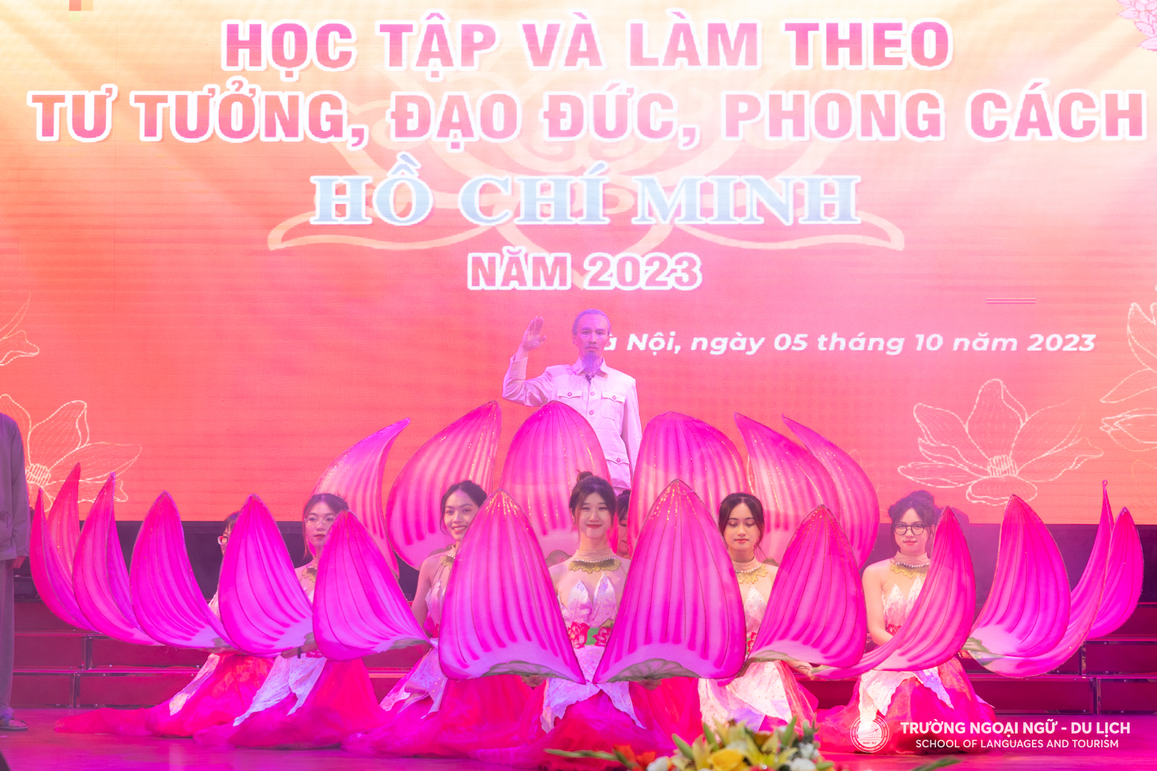 Đội thi Trường Ngoại ngữ - Du lịch, Phòng Đào tạo, Trung tâm Đào tạo Sau Đại học và Trung tâm Đào tạo Thường xuyên đã xuất sắc đạt giải Nhì và giải Hình tượng Bác Hồ tại Cuộc thi Học tập và làm theo tư tưởng, đạo đức, phong cách Hồ Chí Minh năm 2023