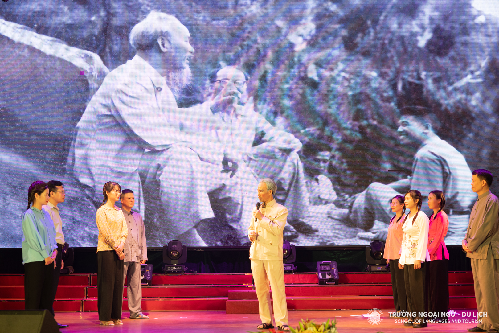 Đội thi Trường Ngoại ngữ - Du lịch, Phòng Đào tạo, Trung tâm Đào tạo Sau Đại học và Trung tâm Đào tạo Thường xuyên đã xuất sắc đạt giải Nhì và giải Hình tượng Bác Hồ tại Cuộc thi Học tập và làm theo tư tưởng, đạo đức, phong cách Hồ Chí Minh năm 2023