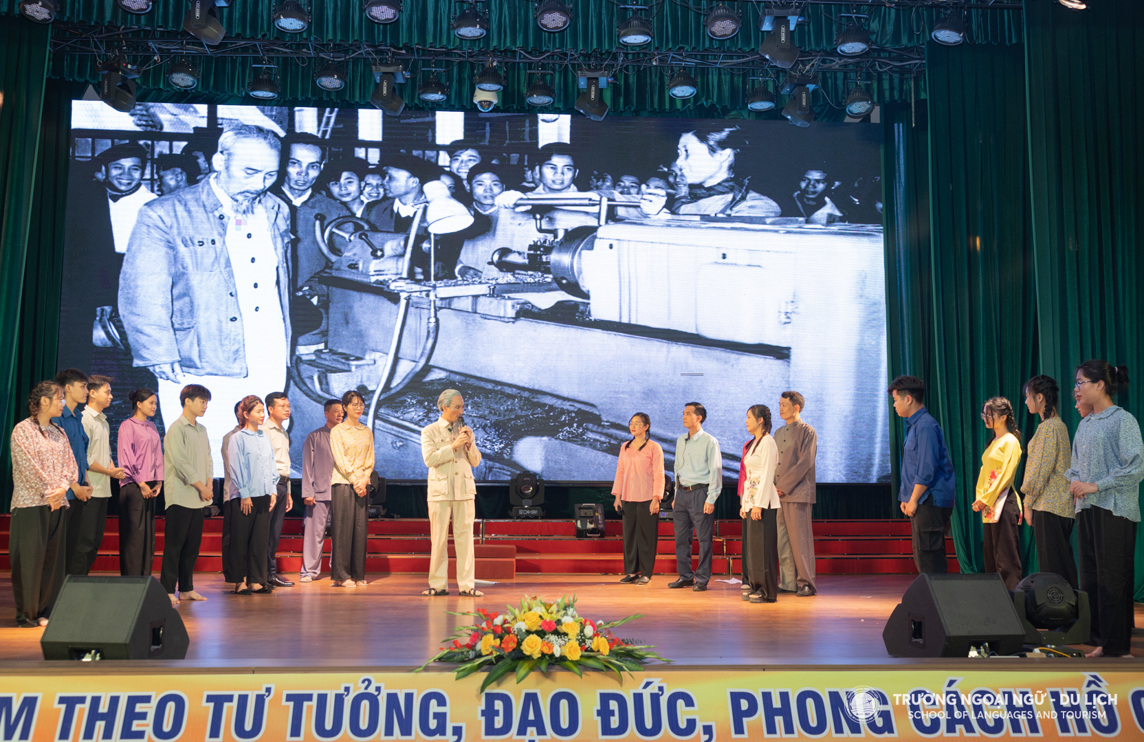 Đội thi Trường Ngoại ngữ - Du lịch, Phòng Đào tạo, Trung tâm Đào tạo Sau Đại học và Trung tâm Đào tạo Thường xuyên đã xuất sắc đạt giải Nhì và giải Hình tượng Bác Hồ tại Cuộc thi Học tập và làm theo tư tưởng, đạo đức, phong cách Hồ Chí Minh năm 2023