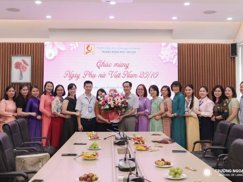 Gặp mặt nữ cán bộ, viên chức, người lao động Trường Ngoại ngữ - Du lịch, Trường Đại học Công nghiệp Hà Nội nhân Ngày Phụ nữ Việt Nam 20/10