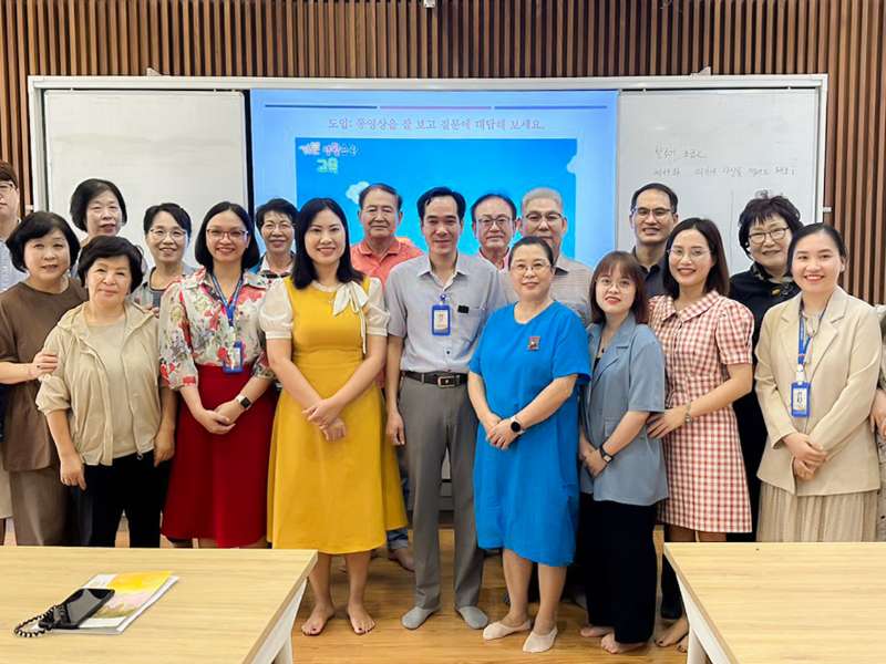 Tiếp đoàn giáo viên thành phố Chong-ju, Hàn Quốc đến thăm và làm việc tại Trường Ngoại ngữ - Du lịch, Trường Đại học Công nghiệp Hà Nội