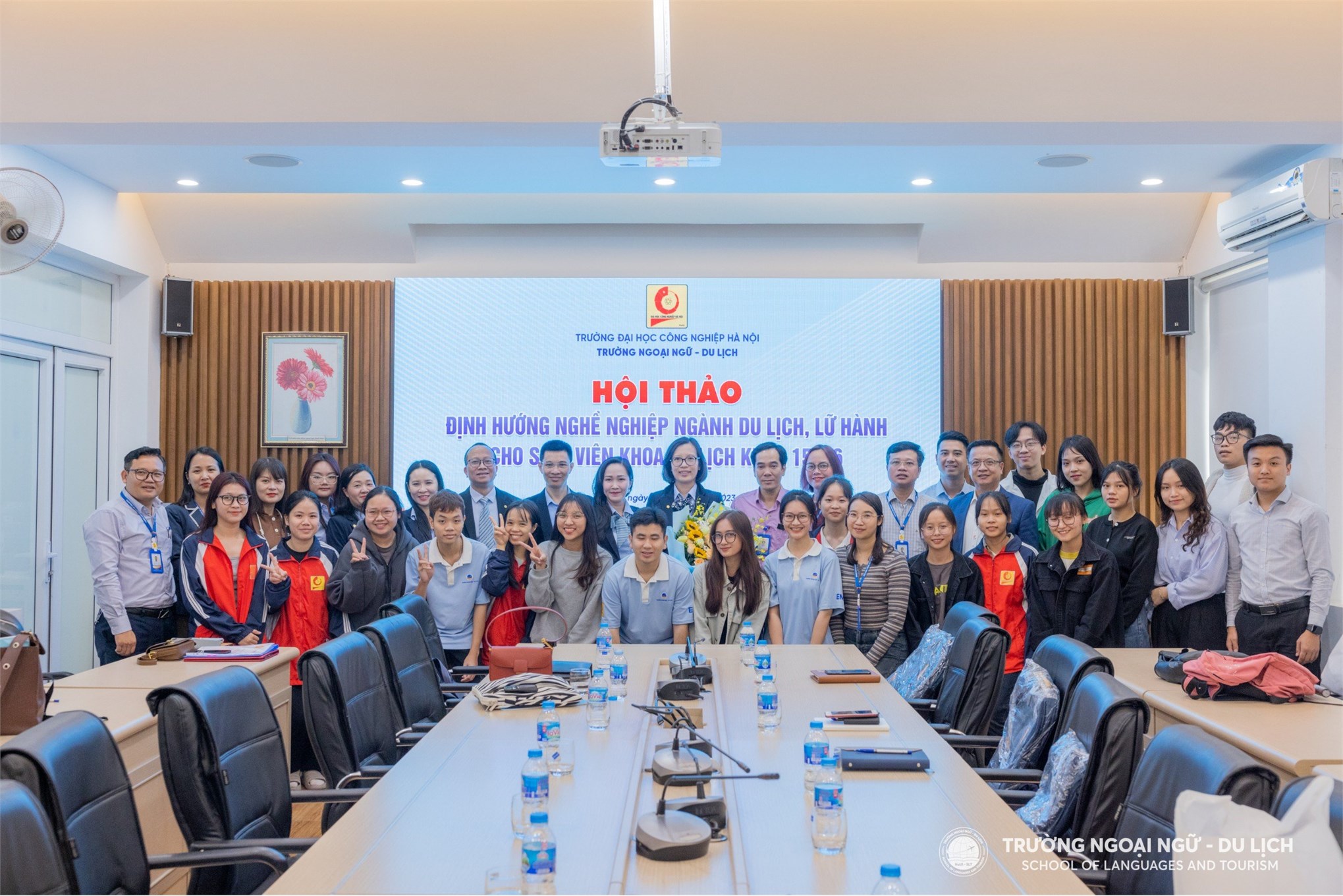 Thúc đẩy mối quan hệ hợp tác sâu rộng trong lĩnh vực du lịch, lữ hành giữa Trường Ngoại ngữ - Du lịch và SaigonTourist