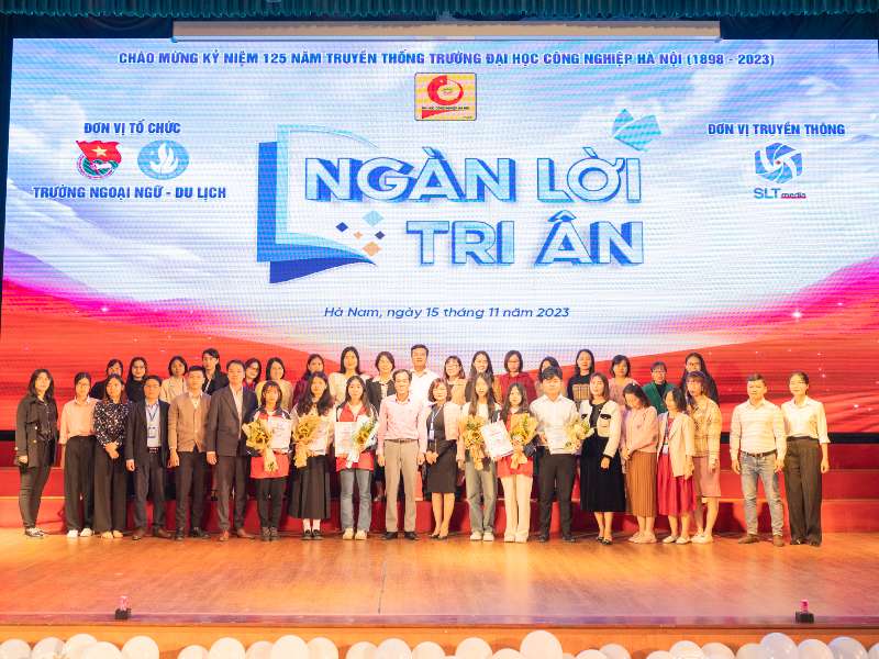 Nhiều tình cảm nồng ấm từ sinh viên gửi tới thầy cô nhân Ngày Nhà giáo Việt Nam 20/11