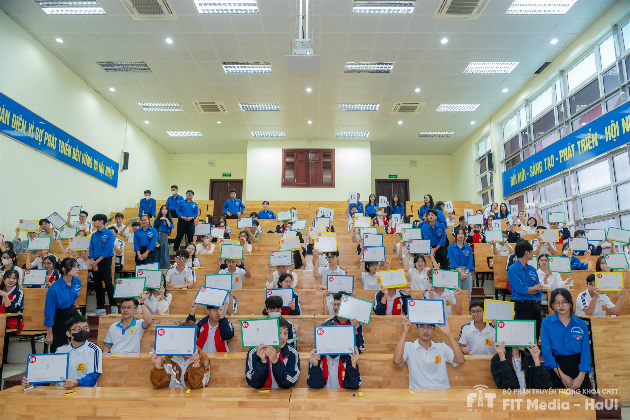 Sinh viên Trường Ngoại ngữ - Du lịch, Đại học Công nghiệp Hà Nội tạo dấu ấn tại Ngày hội kết nối sinh viên HaUI CONNECTION 2023