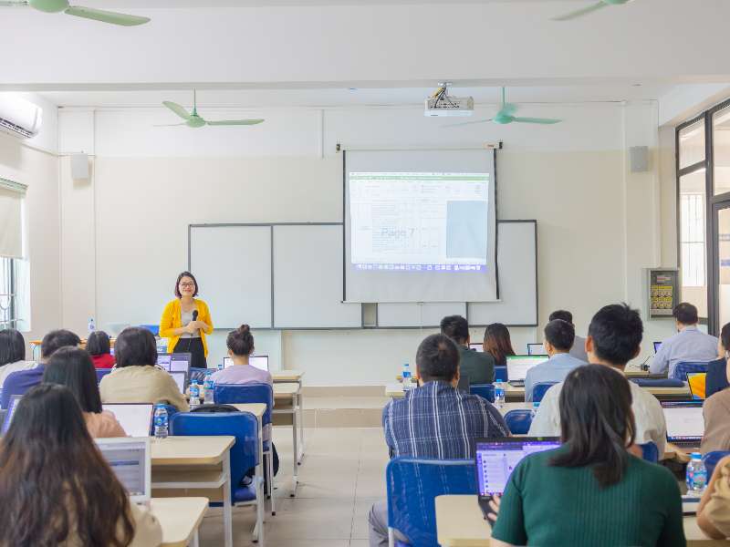 Tập huấn biên soạn, thẩm định bộ hồ sơ hướng dẫn đánh giá kết quả học tập của học phần năm học 2023 - 2024