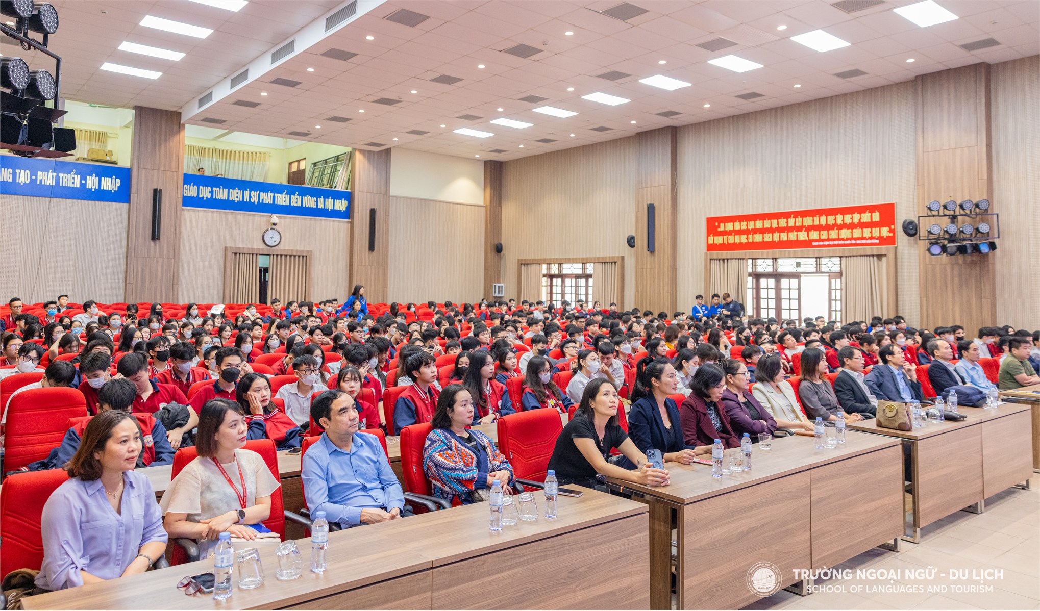 Đại học Công nghiệp Hà Nội đón gần 400 thầy cô, phụ huynh và học sinh Trường THPT Phùng Khắc Khoan, Đống Đa, Hà Nội