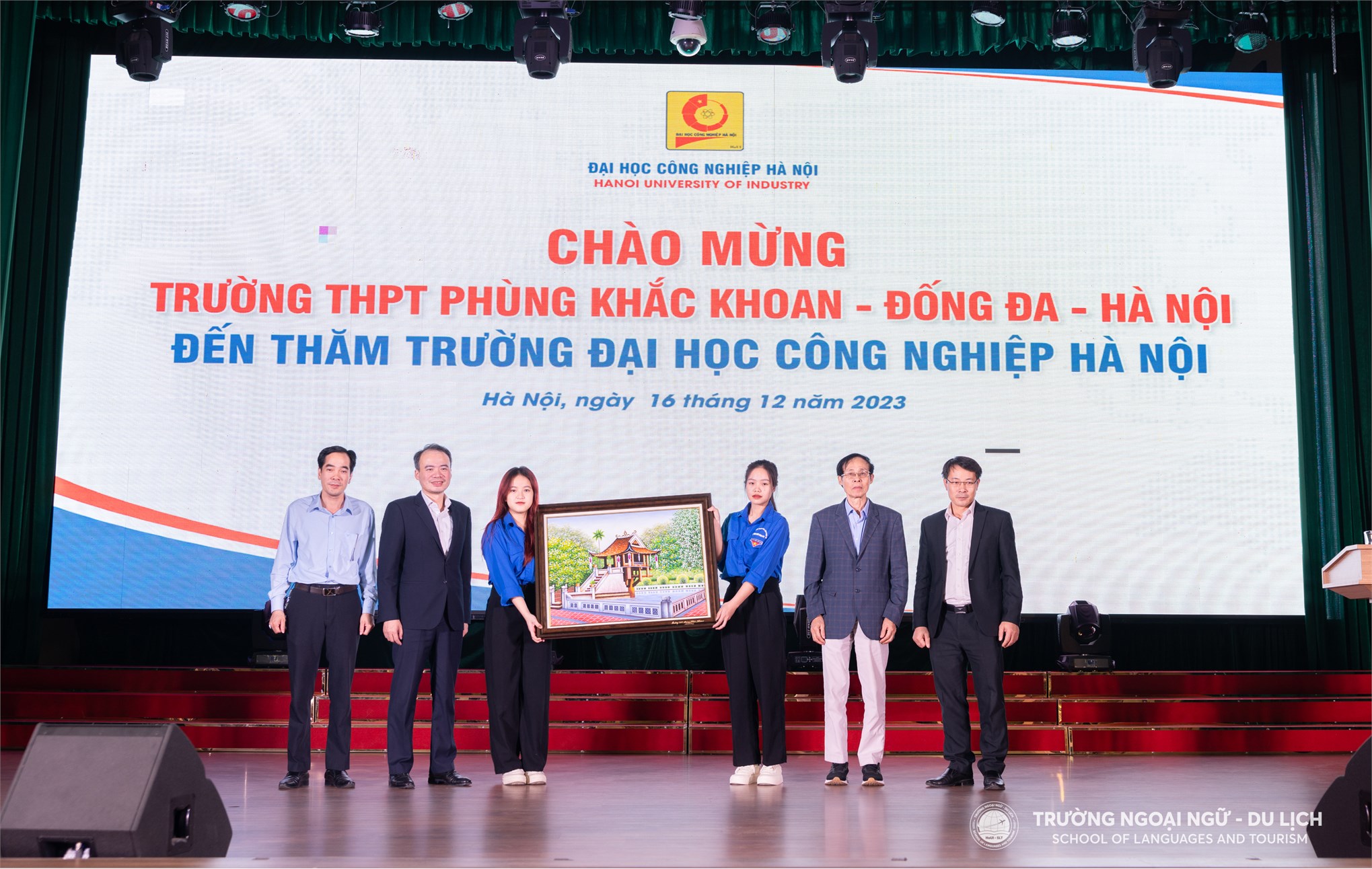 Đại học Công nghiệp Hà Nội đón gần 400 thầy cô, phụ huynh và học sinh Trường THPT Phùng Khắc Khoan, Đống Đa, Hà Nội