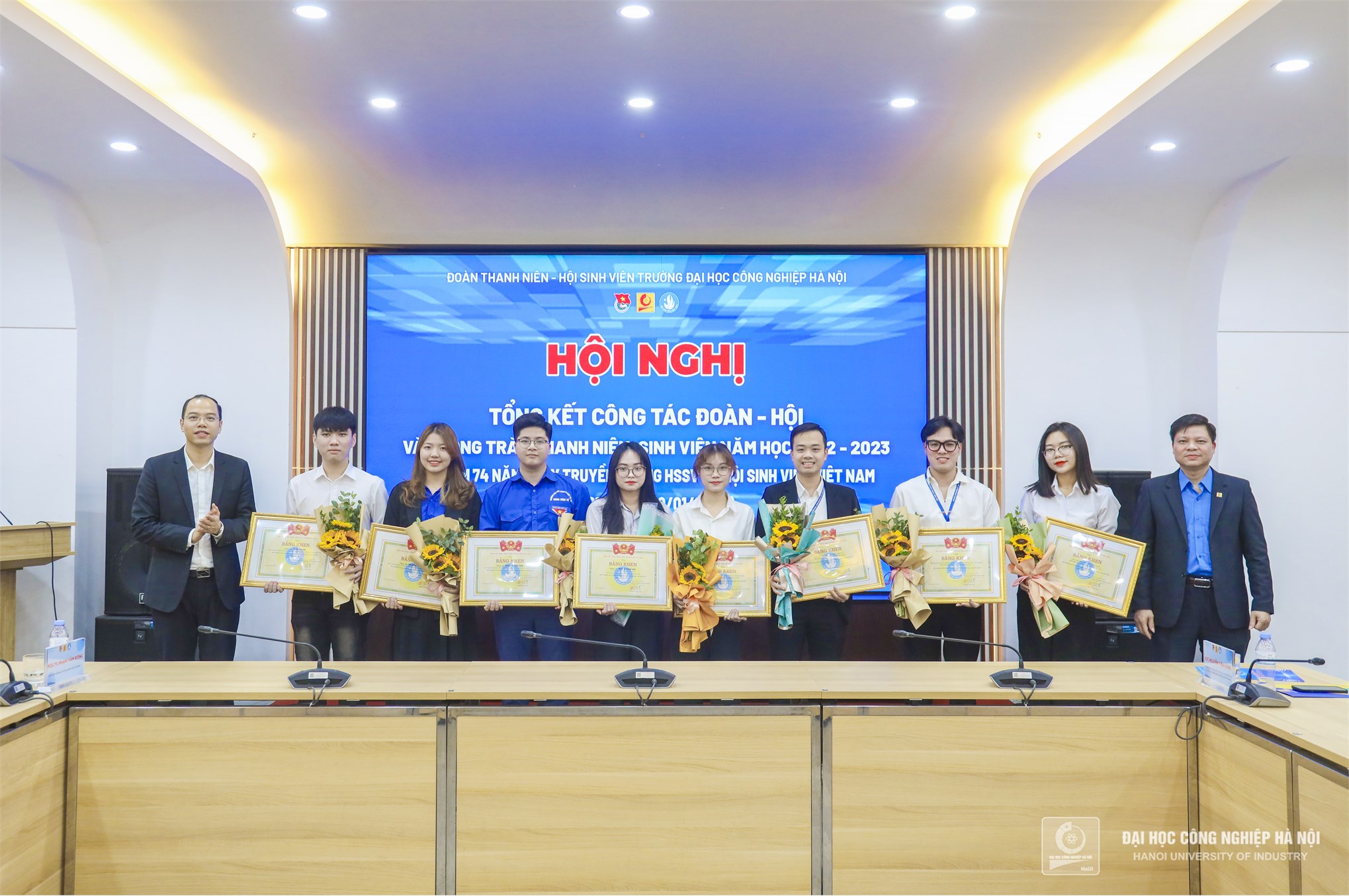 Liên chi Hội Sinh viên Trường Ngoại ngữ - Du lịch, Trường Đại học Công nghiệp Hà Nội vinh dự nhận Bằng khen từ BCH Trung ương Hội Sinh viên Việt Nam về thành tích xuất sắc năm học 2022 – 2023