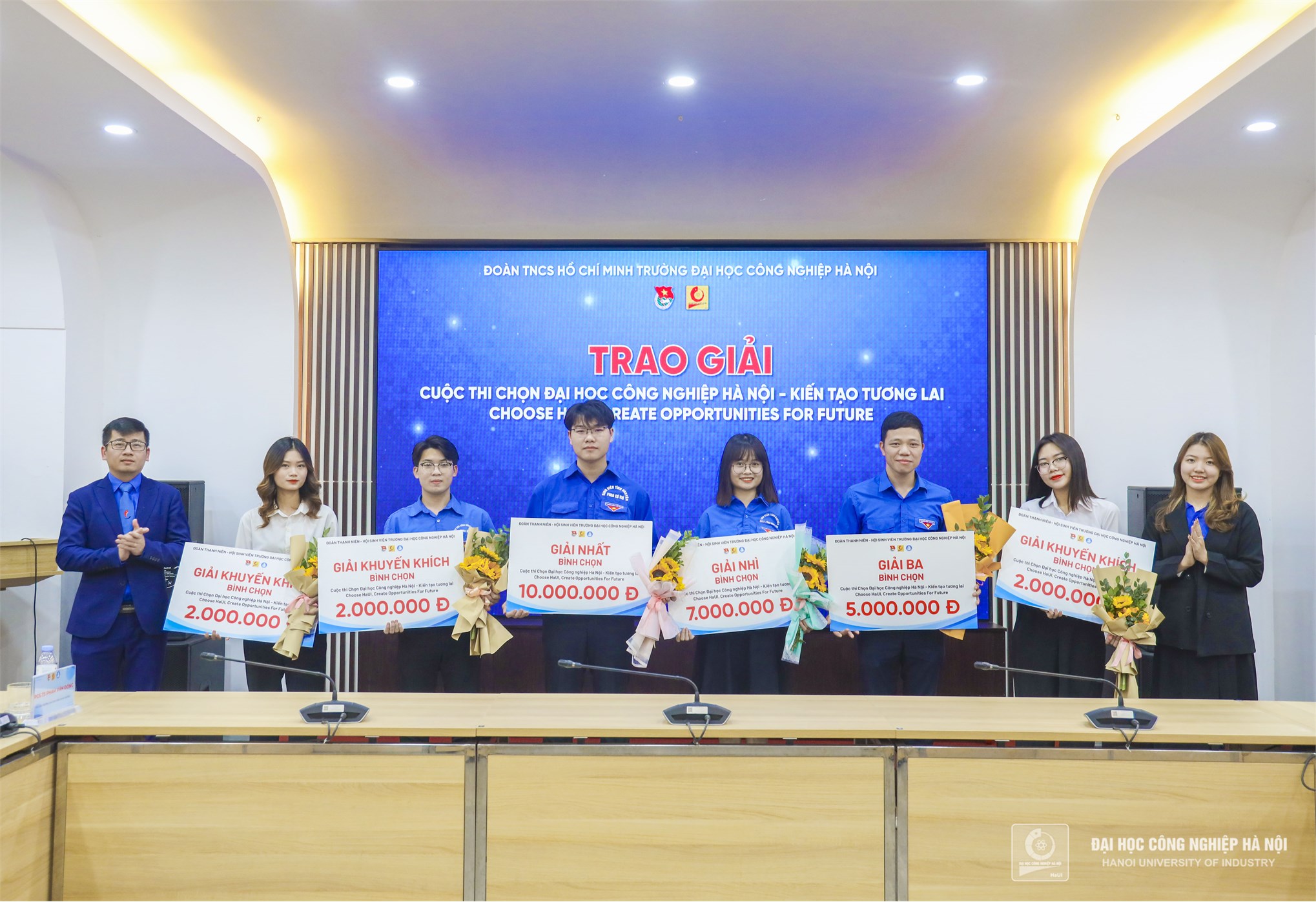 Liên chi Hội Sinh viên Trường Ngoại ngữ - Du lịch, Trường Đại học Công nghiệp Hà Nội vinh dự nhận Bằng khen từ BCH Trung ương Hội Sinh viên Việt Nam về thành tích xuất sắc năm học 2022 – 2023