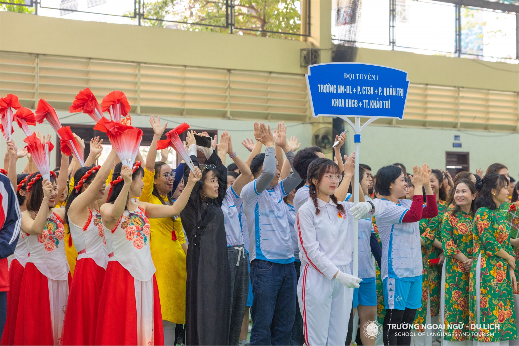Viên chức, người lao động Trường Ngoại ngữ - Du lịch tham gia Hội thao Thể dục Thể thao viên chức, người lao động HaUI năm 2024