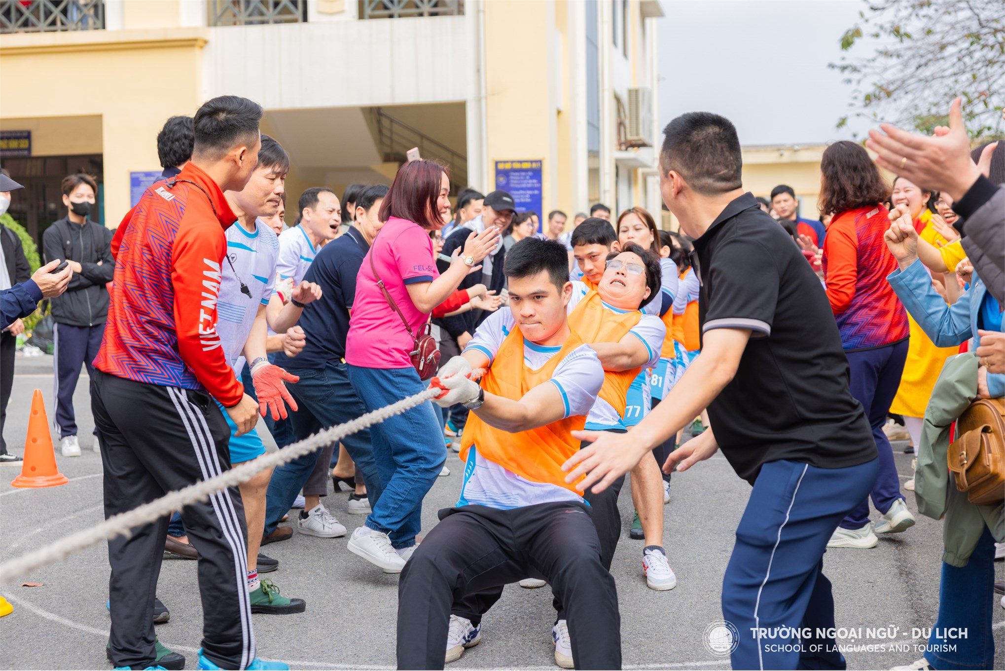 Viên chức, người lao động Trường Ngoại ngữ - Du lịch tham gia Hội thao Thể dục Thể thao viên chức, người lao động HaUI năm 2024