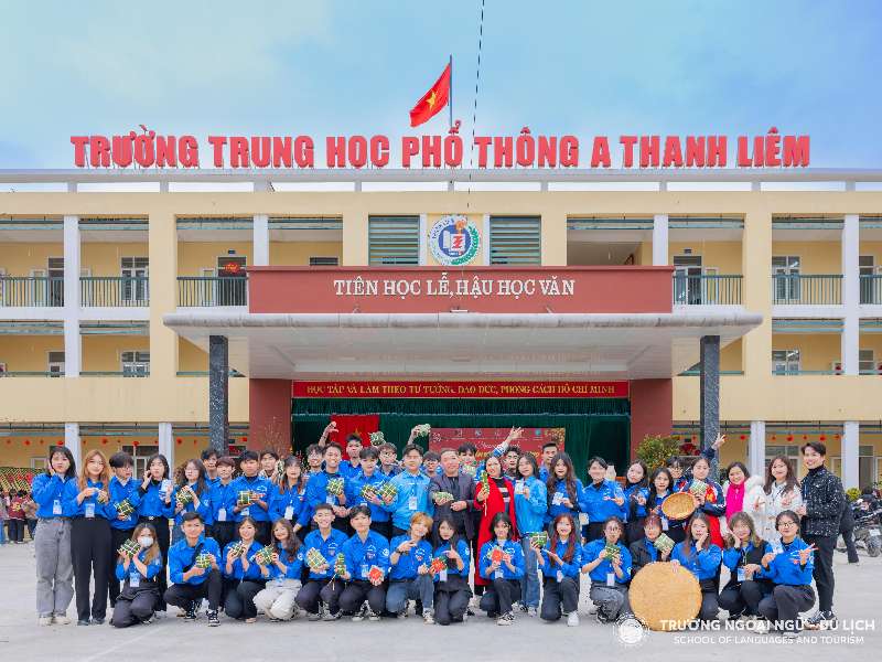 Tuổi trẻ Trường Ngoại ngữ - Du lịch cùng chương trình thiện nguyện "Tết ấm yêu thương 2024"