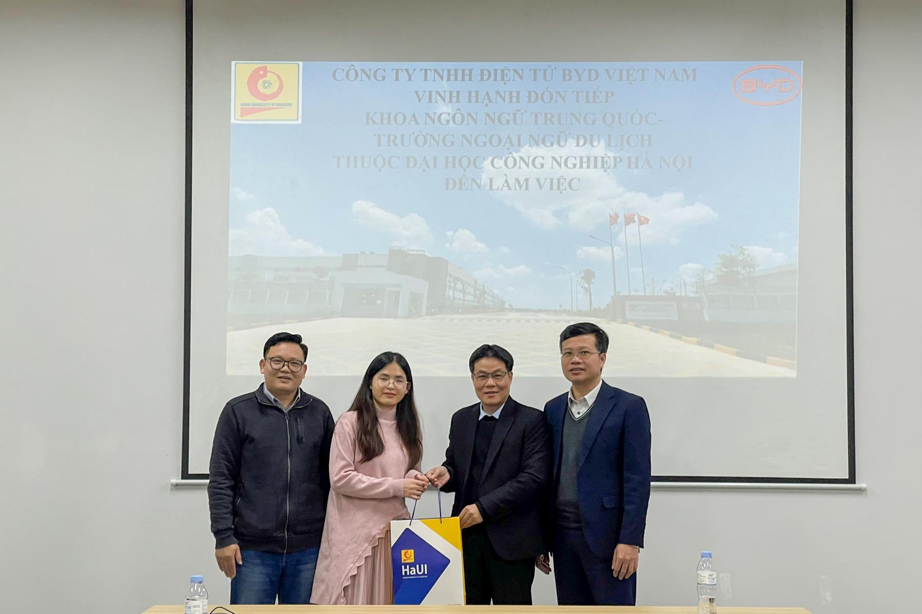 Trường Ngoại ngữ - Du lịch, Trường Đại học Công nghiệp Hà Nội tăng cường mở rộng hợp tác với các doanh nghiệp đầu tư nước ngoài