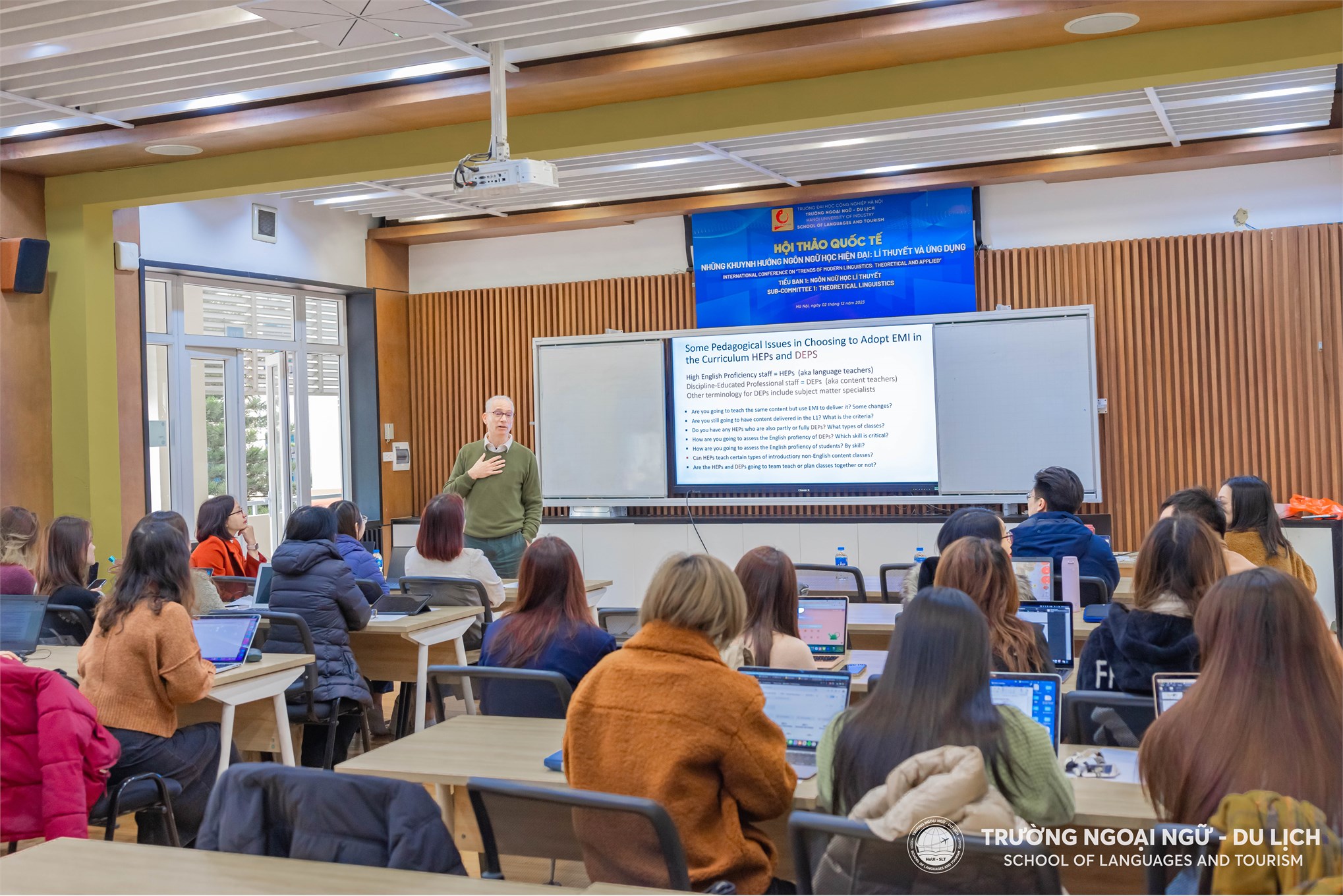 Tập huấn cho cán bộ giảng viên dạy chuyên môn bằng tiếng Anh (EMI) tại Trường Ngoại ngữ - Du lịch, Trường Đại học Công nghiệp Hà Nội năm 2024