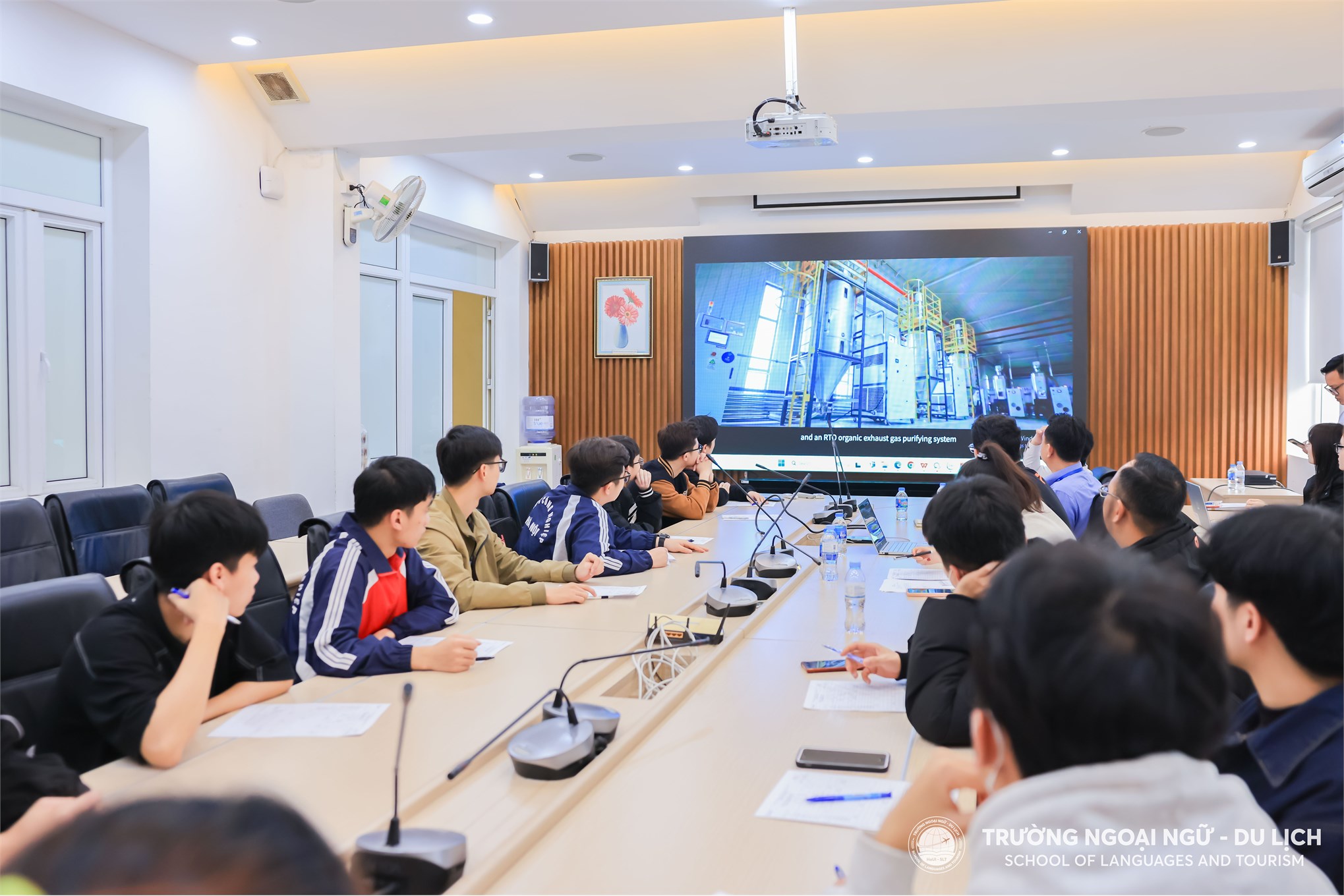 Công ty TNHH Electric Motorcycle Yadea Việt Nam tổ chức Hội thảo tuyển dụng cán bộ nguồn Yadea Việt Nam 2024 tại Trường Ngoại ngữ - Du lịch