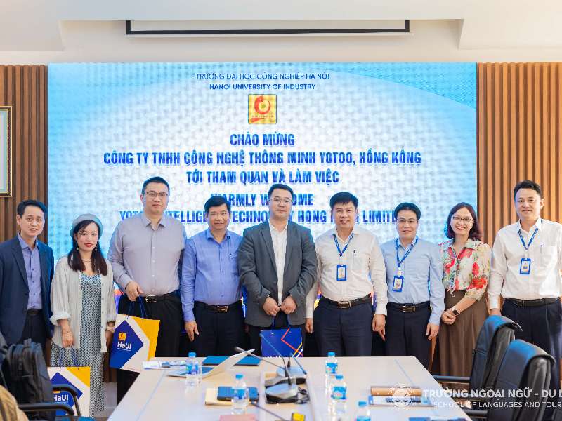 Đoàn công tác công ty TNHH Công nghệ thông minh YOTOO, Hồng Kông đến thăm và làm việc tại Trường Ngoại ngữ - Du lịch