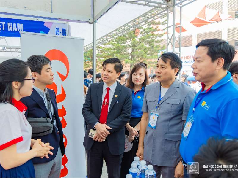 Phát triển ở tầm cao hơn sự gắn kết giữa Nhà trường – Doanh nghiệp – Sinh viên