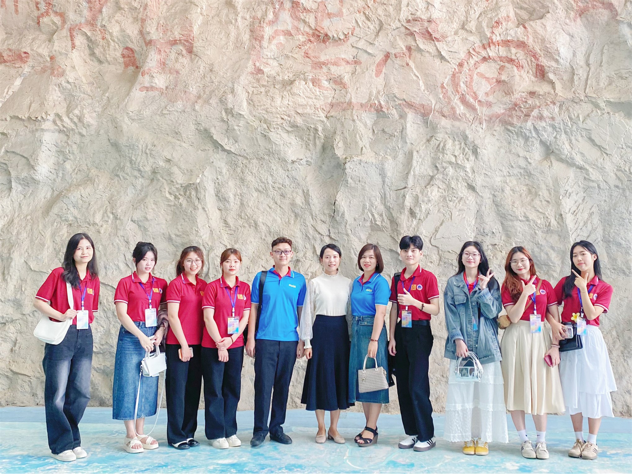Sinh viên Trường Ngoại ngữ - Du lịch tham gia chương trình “Giao lưu biểu diễn nghệ thuật dân tộc quốc tế” tại Quảng Tây, Trung Quốc
