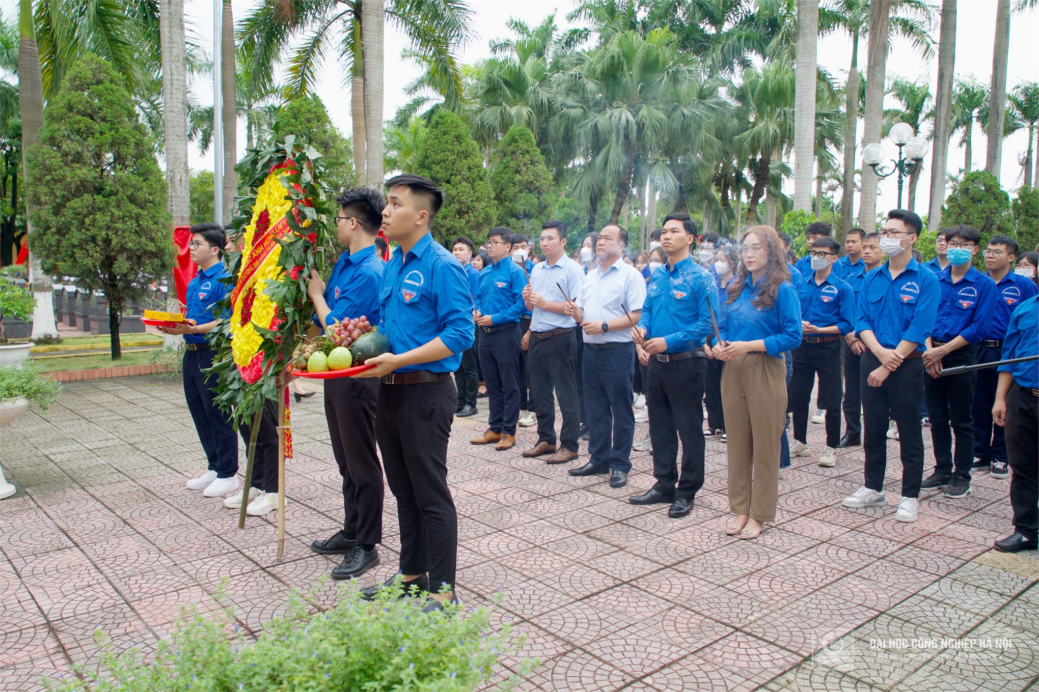 Lễ dâng hương Anh hùng liệt sỹ kỷ niệm 75 năm ngày Thương binh liệt sỹ