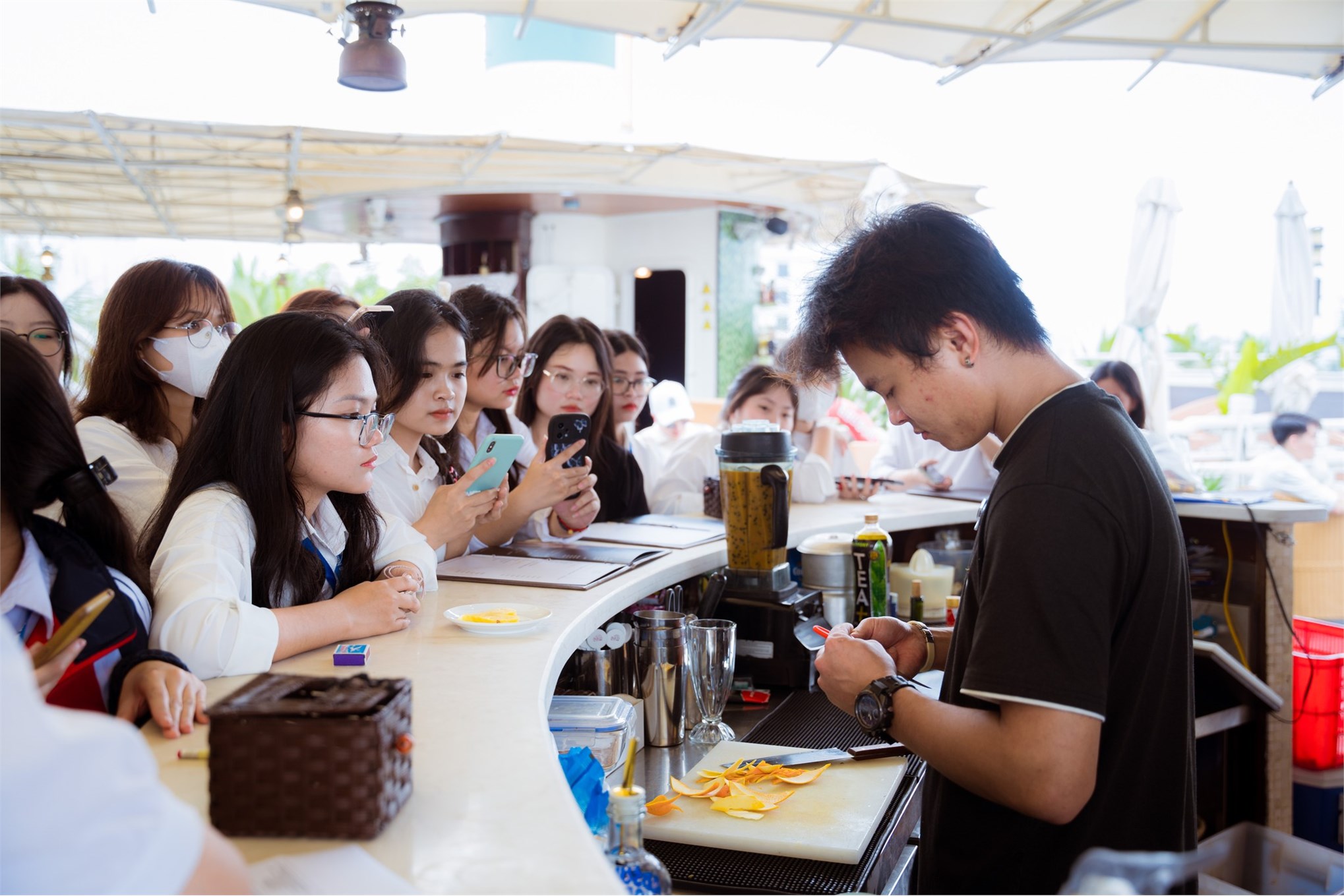 Từ giảng đường tới thực tế: Hành trình tham quan mô hình lưu trú của sinh viên khóa 18 khoa Quản trị Nhà hàng - Khách sạn
