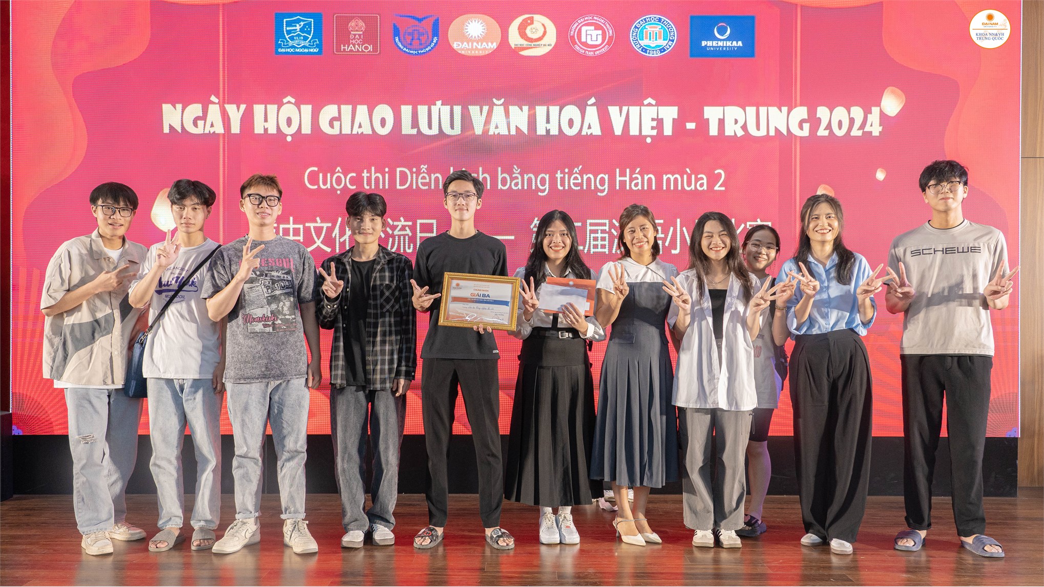 Sinh viên khoa Ngôn ngữ Trung Quốc khẳng định tài năng tại các cuộc thi học thuật Hán ngữ