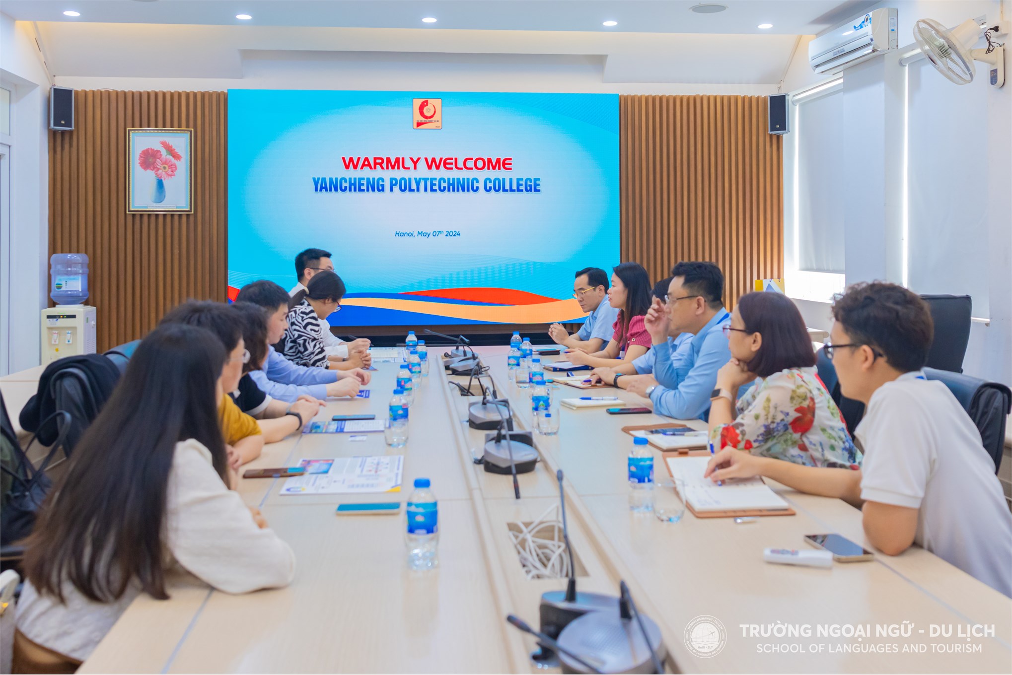 Trường Ngoại ngữ - Du lịch tiếp đón Trường Yangcheng Polytechnic college, Trung Quốc đến thăm và làm việc.