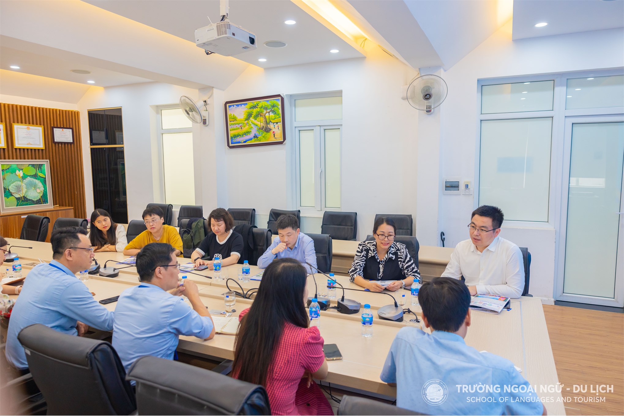 Trường Ngoại ngữ - Du lịch tiếp đón Trường Yangcheng Polytechnic college, Trung Quốc đến thăm và làm việc.