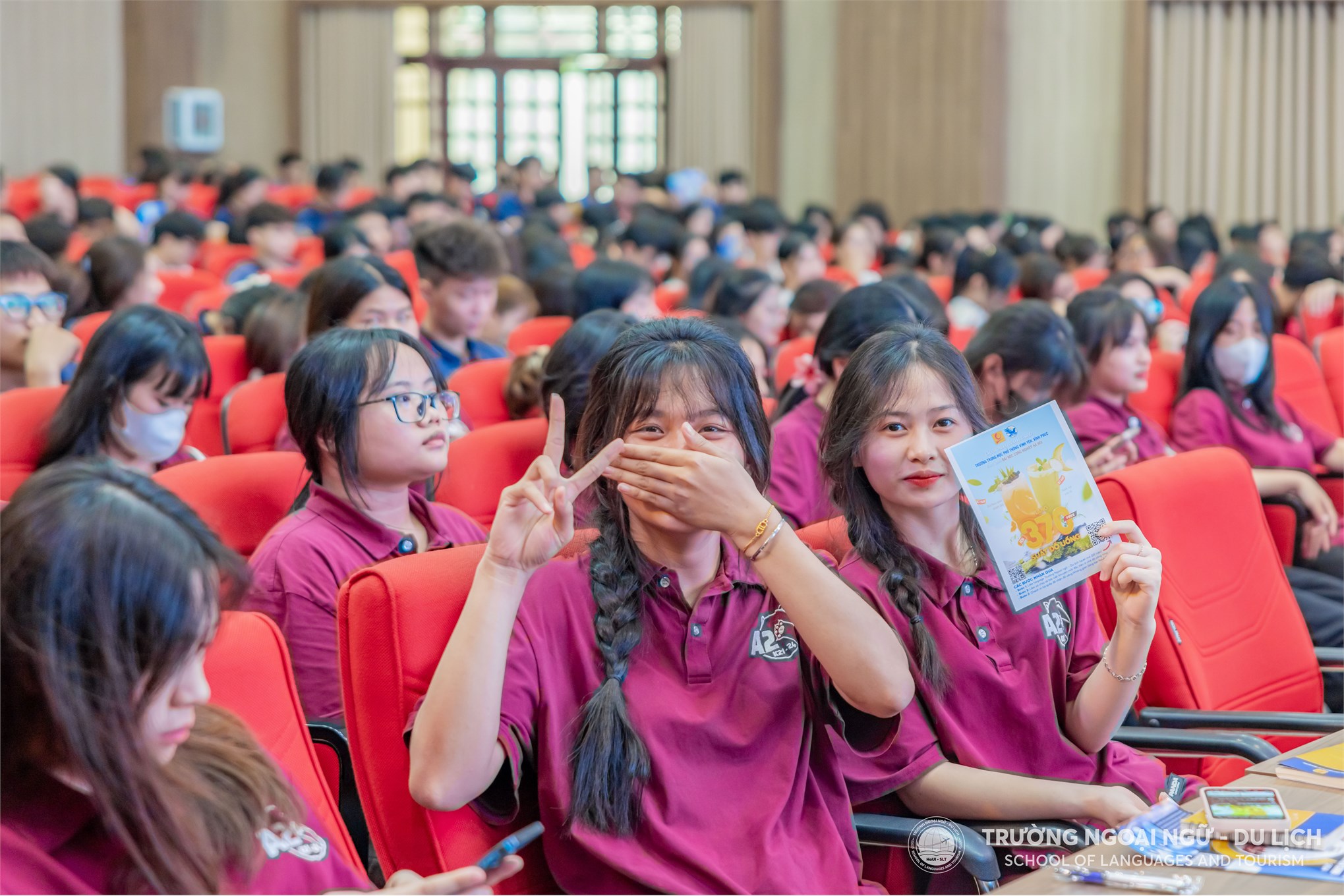 Học sinh THPT Vĩnh Yên ấn tượng với không gian thực hành tại Trường Ngoại ngữ - Du lịch