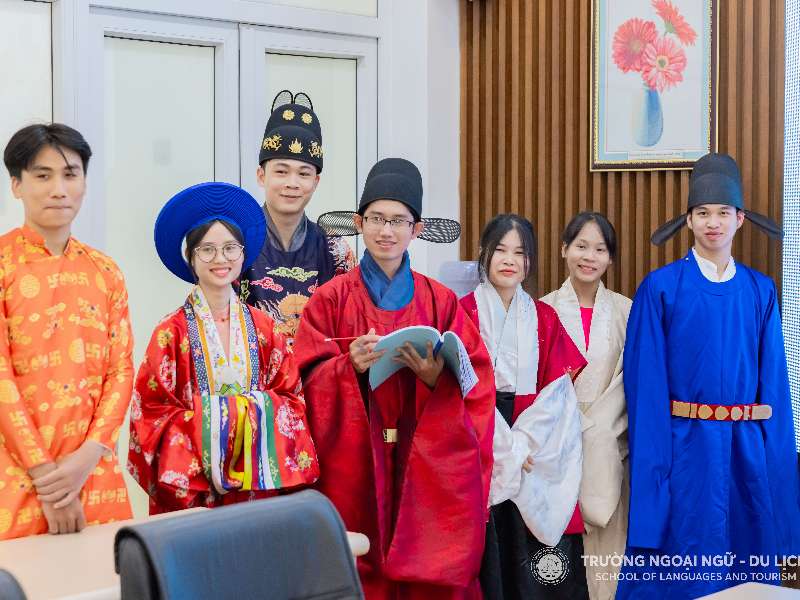 Trường Ngoại ngữ - Du lịch, Trường Đại học Công nghiệp Hà Nội tổ chức nghiệm thu đề tài nghiên cứu khoa học sinh viên