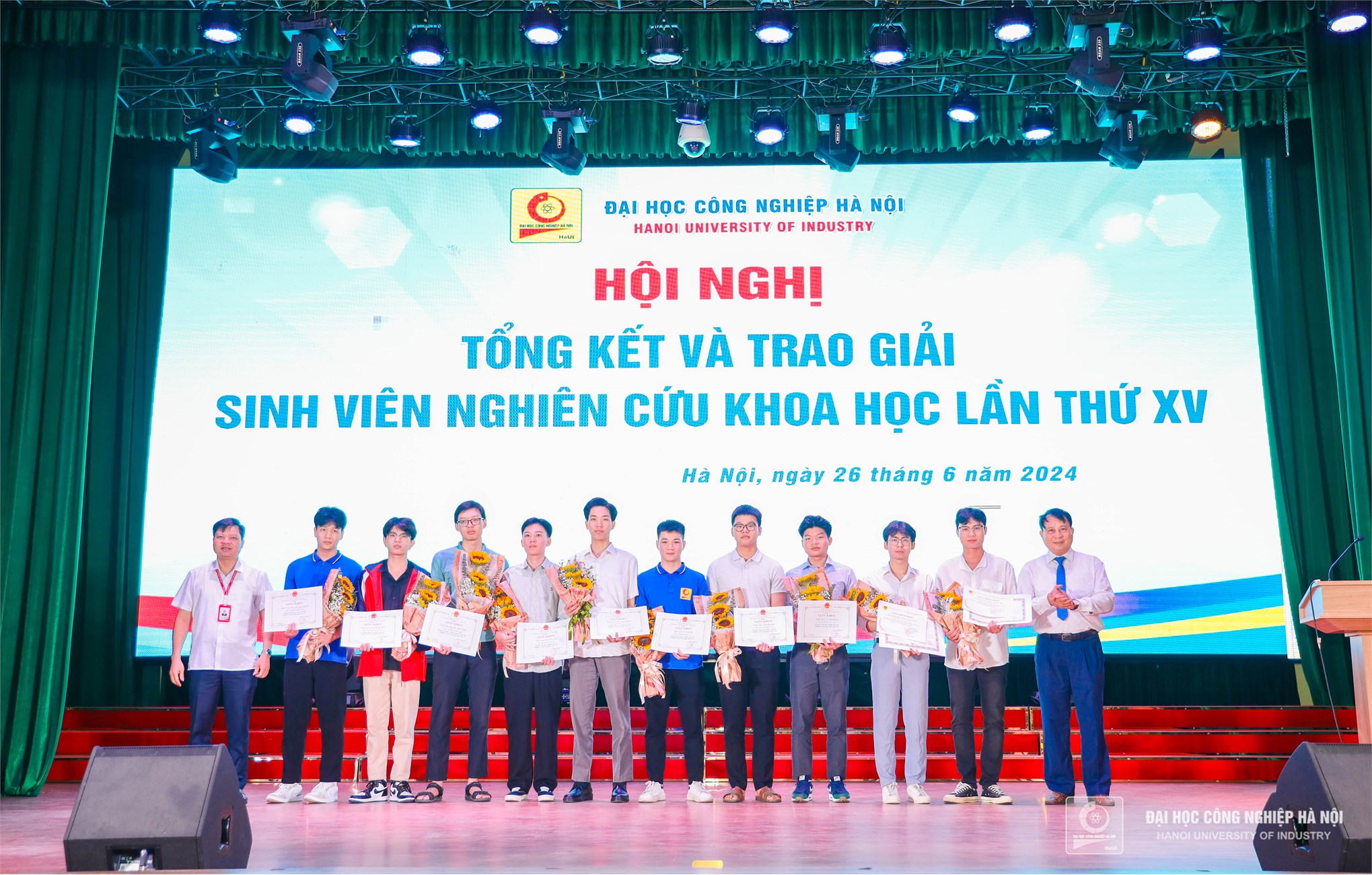 Sinh viên Trường Ngoại ngữ - Du lịch đạt thành tích cao trong hoạt động sinh viên nghiên cứu khoa học