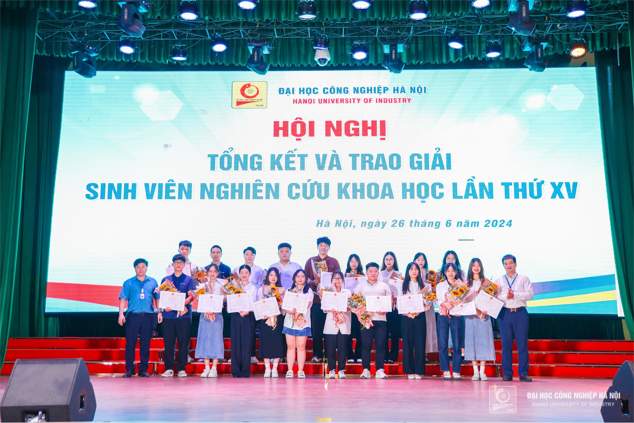 Sinh viên Trường Ngoại ngữ - Du lịch đạt thành tích cao trong hoạt động sinh viên nghiên cứu khoa học