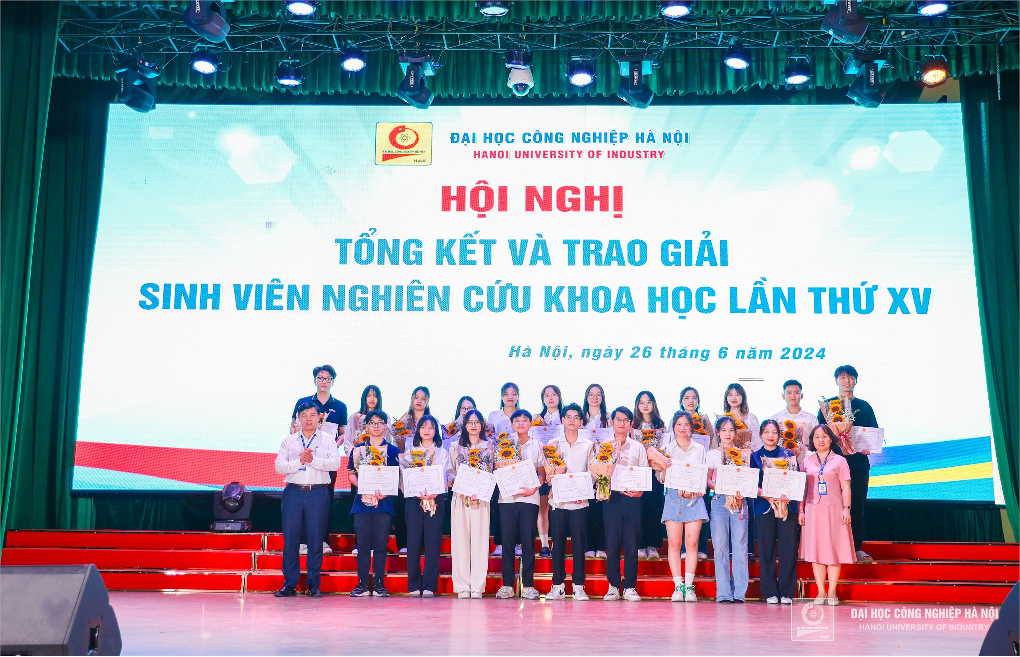 Sinh viên Trường Ngoại ngữ - Du lịch đạt thành tích cao trong hoạt động sinh viên nghiên cứu khoa học