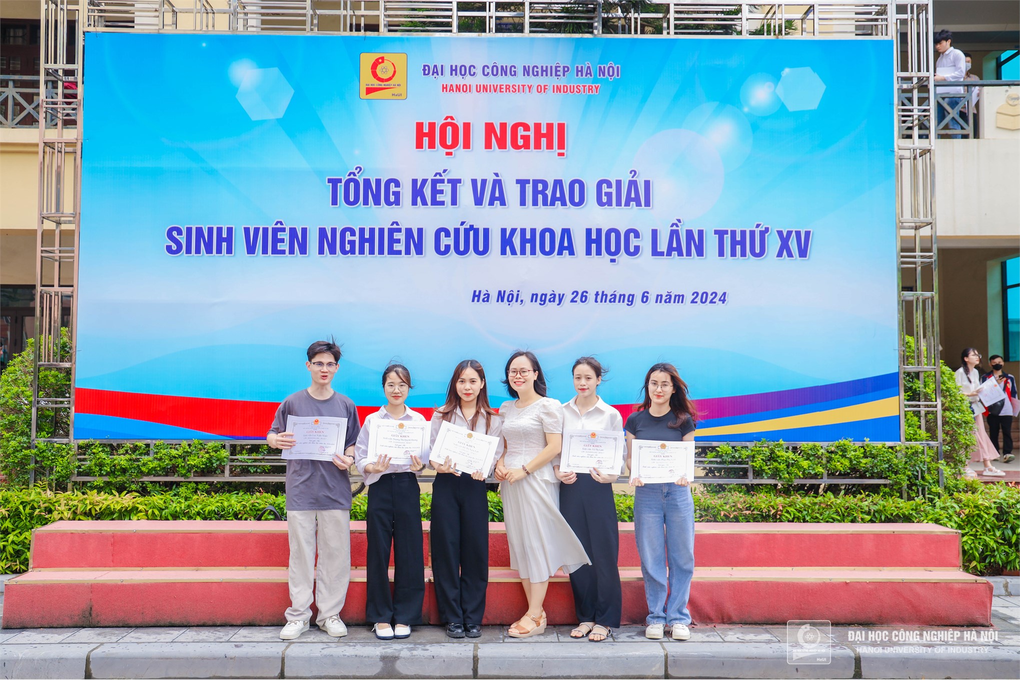 Sinh viên Trường Ngoại ngữ - Du lịch đạt thành tích cao trong hoạt động sinh viên nghiên cứu khoa học