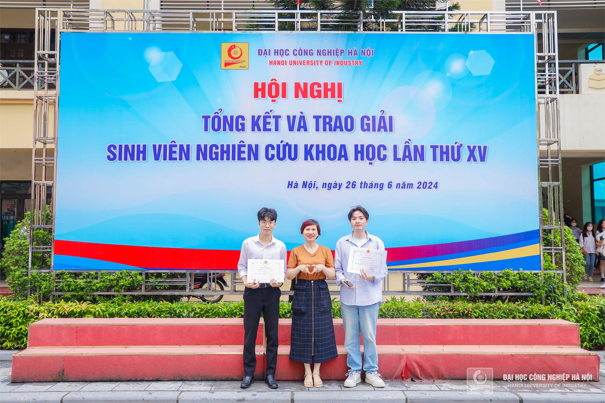 Sinh viên Trường Ngoại ngữ - Du lịch đạt thành tích cao trong hoạt động sinh viên nghiên cứu khoa học