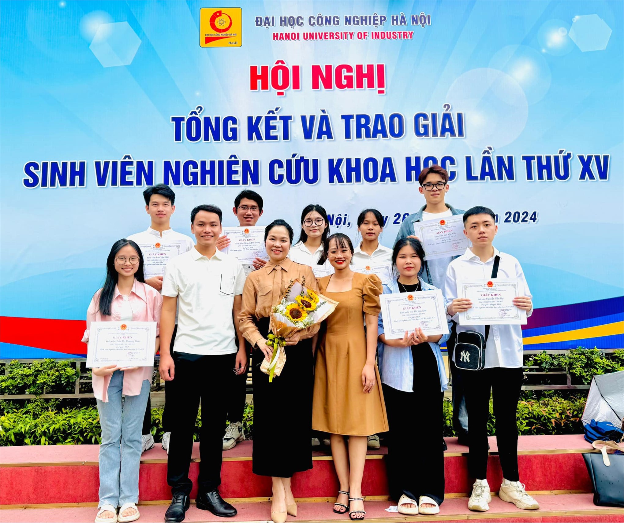 Sinh viên Trường Ngoại ngữ - Du lịch đạt thành tích cao trong hoạt động sinh viên nghiên cứu khoa học