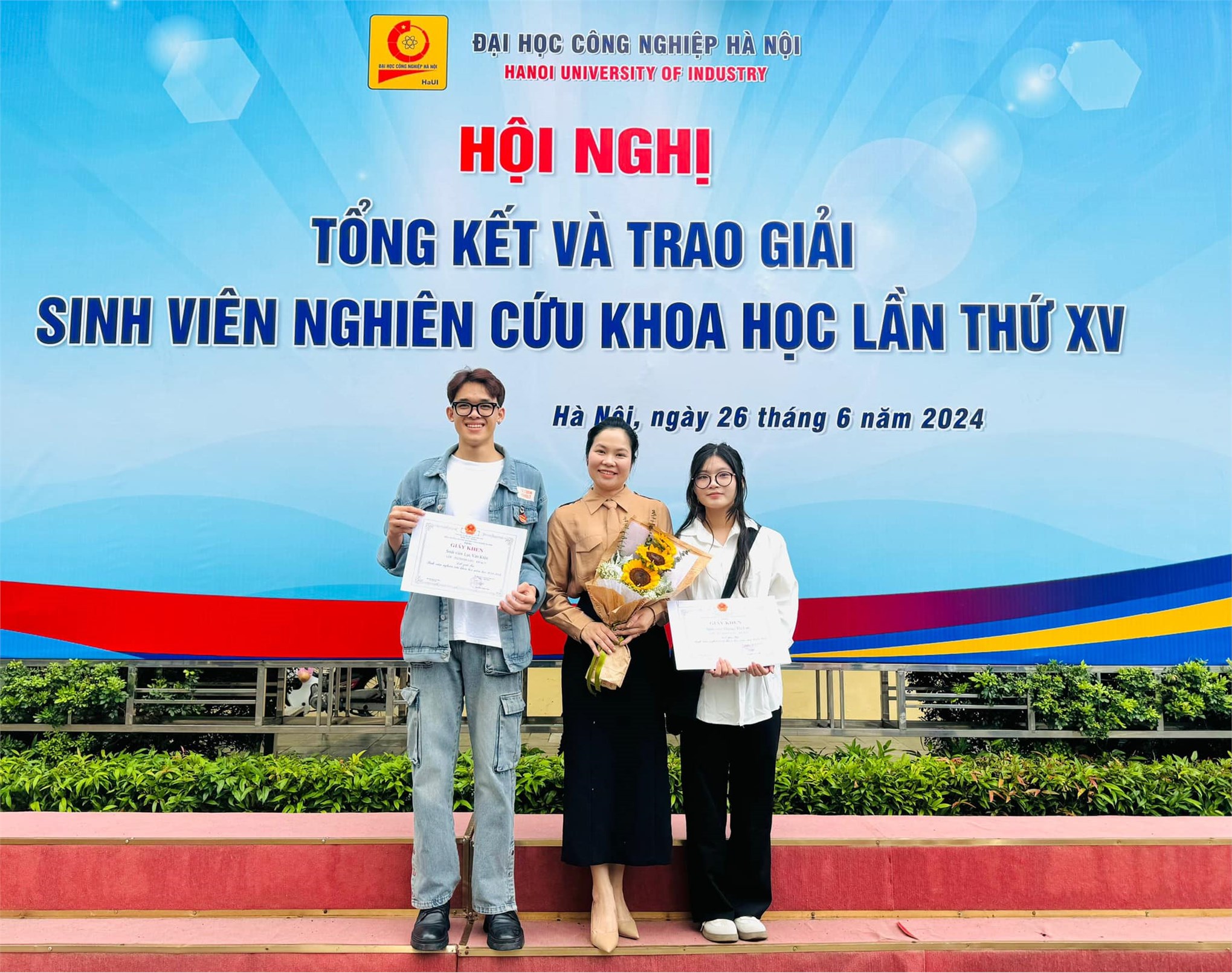 Sinh viên Trường Ngoại ngữ - Du lịch đạt thành tích cao trong hoạt động sinh viên nghiên cứu khoa học