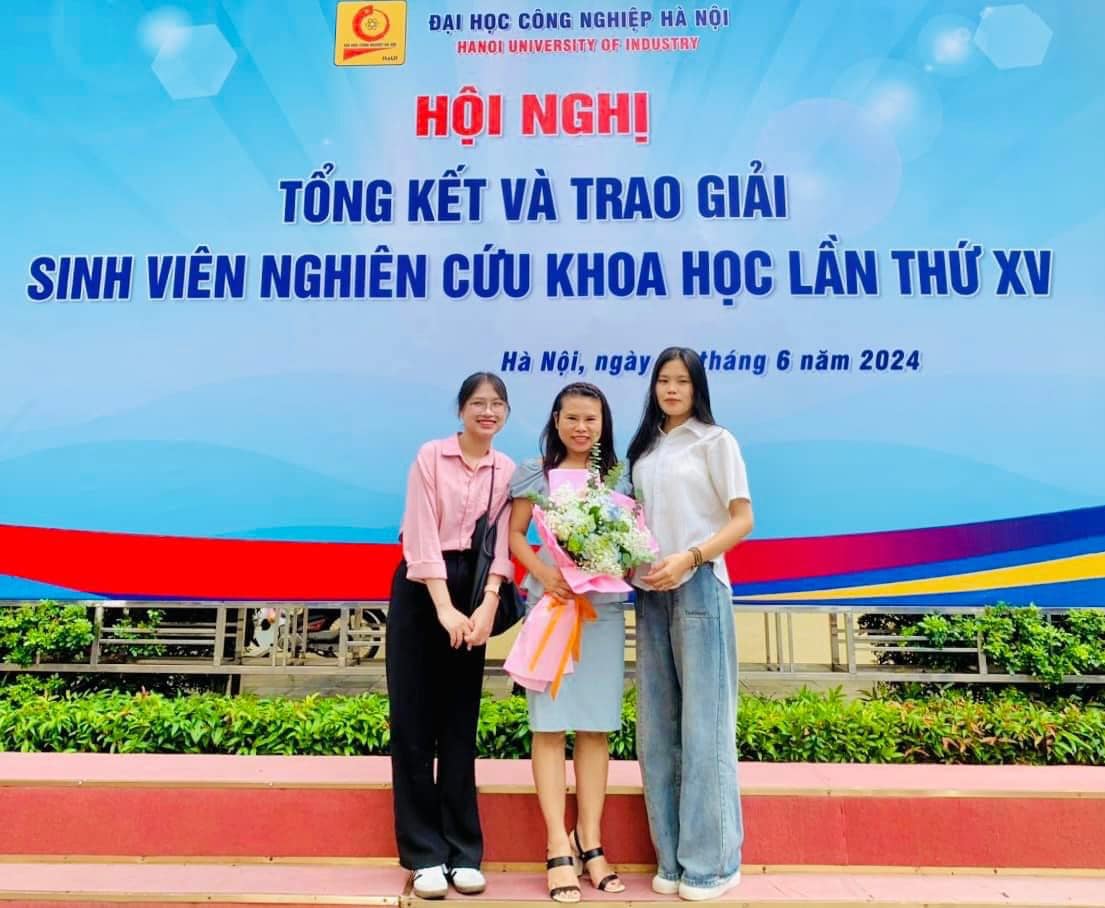 Sinh viên Trường Ngoại ngữ - Du lịch đạt thành tích cao trong hoạt động sinh viên nghiên cứu khoa học